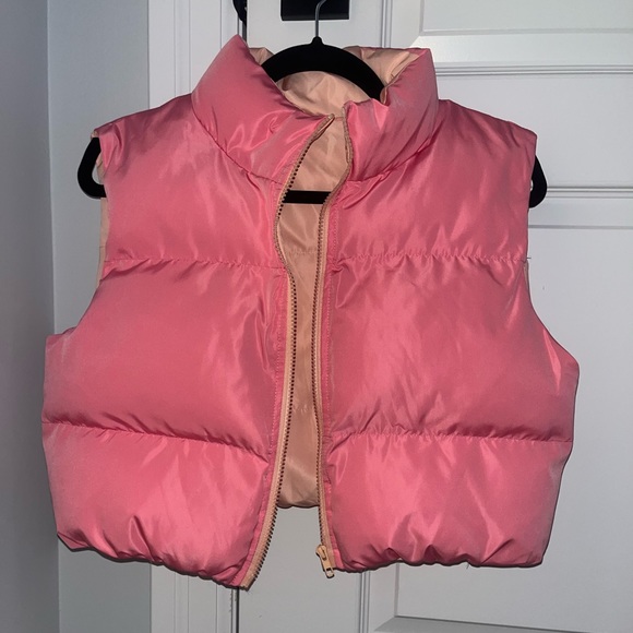 Pink Cropped Puffer Vest - Picture 2 of 2